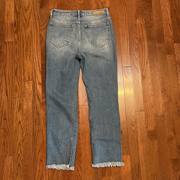 Cello High Rise Straight Distressed Jeans size 9 - Picture 3 of 5